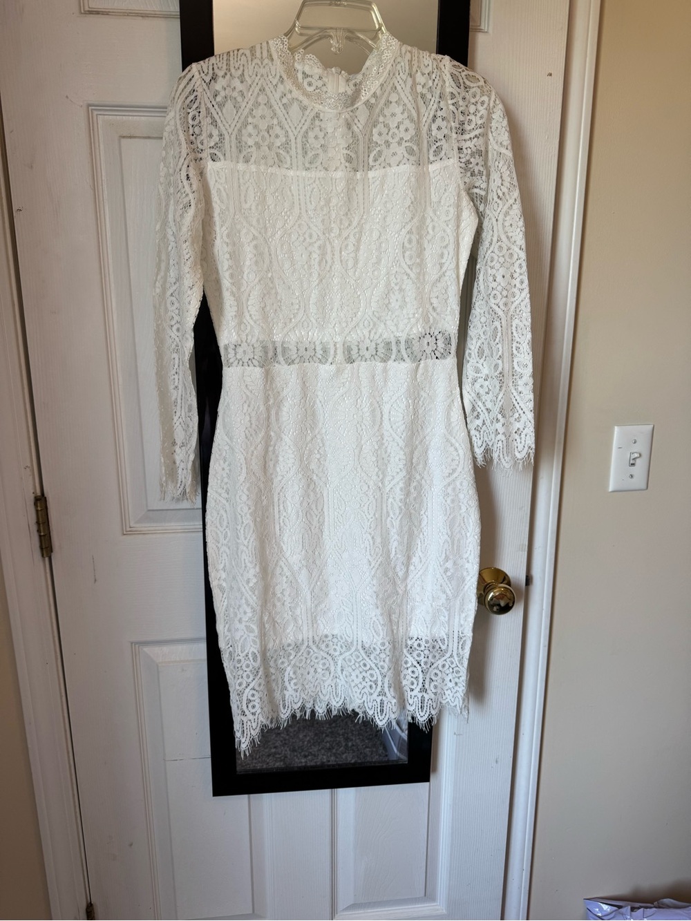 Elegant White Lace Long-Sleeve Dress